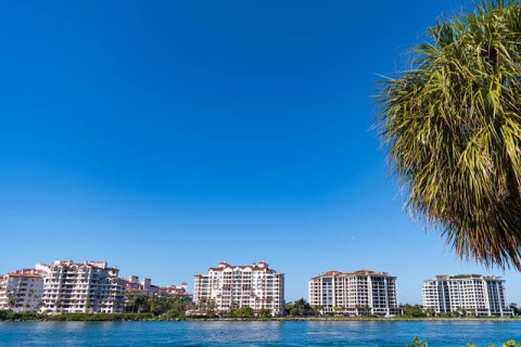 Продажи жилой недвижимости на юге Флориды упали на 40% по сравнению с прошлым годом