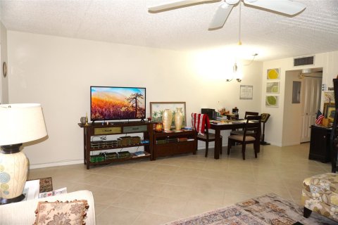 Condo in Coconut Creek, Florida, 1 bedroom  № 1174096 - photo 17