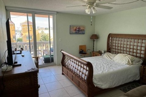 Condo in Hollywood, Florida, 3 bedrooms  № 1080451 - photo 13