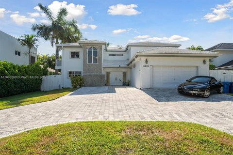 House in Golden Beach, Florida 5 bedrooms, 341.32 sq.m. № 1223888 - photo 3