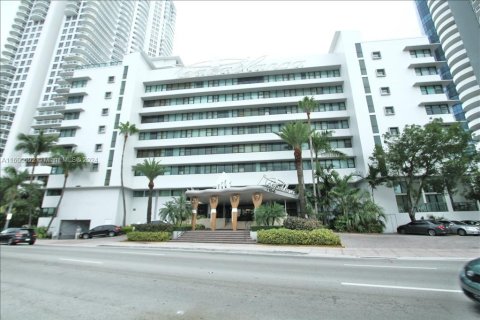 Copropriété à vendre à Miami Beach, Floride: 2 chambres, 106.84 m2 № 1223840 - photo 1