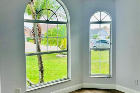 Villa ou maison à vendre à Kissimmee, Floride: 5 chambres, 131.27 m2 № 1303535 - photo 5