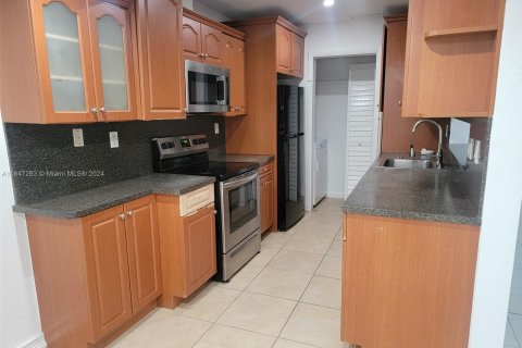 Townhouse in Miami, Florida 3 bedrooms, 117.61 sq.m. № 1329982 - photo 2