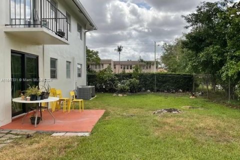 Condo in Coral Springs, Florida, 2 bedrooms  № 1330029 - photo 13