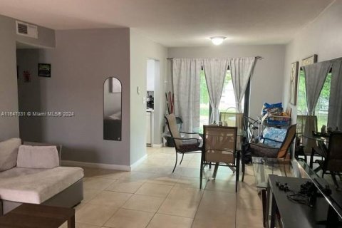 Condo in Coral Springs, Florida, 2 bedrooms  № 1330029 - photo 5