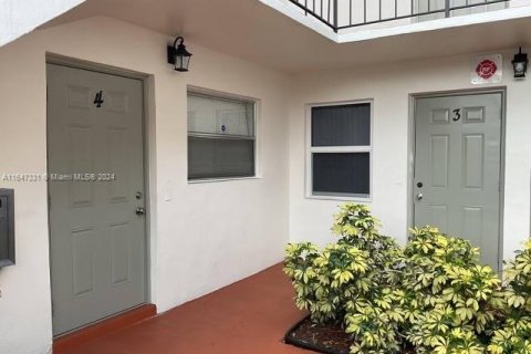 Condo in Coral Springs, Florida, 2 bedrooms  № 1330029 - photo 1