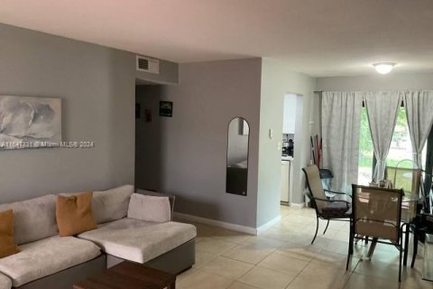 Condo in Coral Springs, Florida, 2 bedrooms  № 1330029 - photo 6