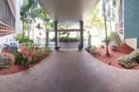 Condominio en alquiler en Lauderhill, Florida, 1 dormitorio, 50.45 m2 № 1377379 - foto 11