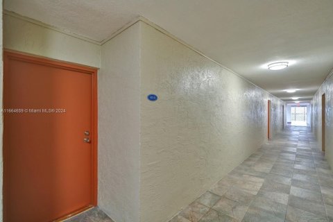 Condominio en alquiler en Lauderhill, Florida, 1 dormitorio, 50.45 m2 № 1377379 - foto 17