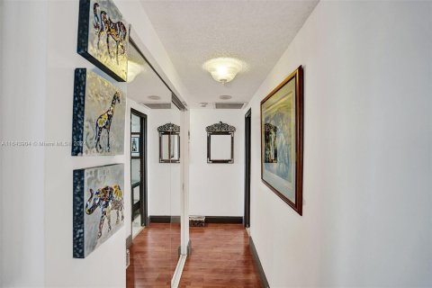 Condo in Sunny Isles Beach, Florida, 2 bedrooms  № 1325721 - photo 14