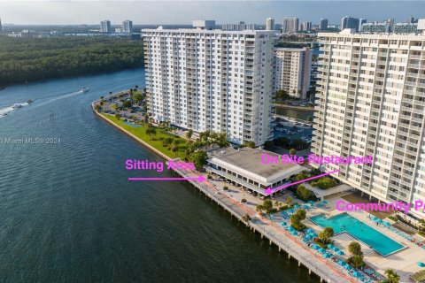 Condo in Sunny Isles Beach, Florida, 2 bedrooms  № 1325721 - photo 26