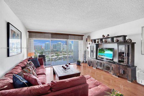 Condo in Sunny Isles Beach, Florida, 2 bedrooms  № 1325721 - photo 6