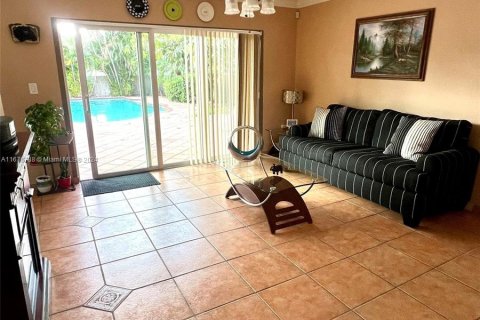 Villa ou maison à vendre à Hialeah, Floride: 4 chambres, 200.3 m2 № 1401688 - photo 11