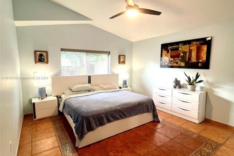 Casa en venta en Hialeah, Florida, 4 dormitorios, 200.3 m2 № 1401688 - foto 20