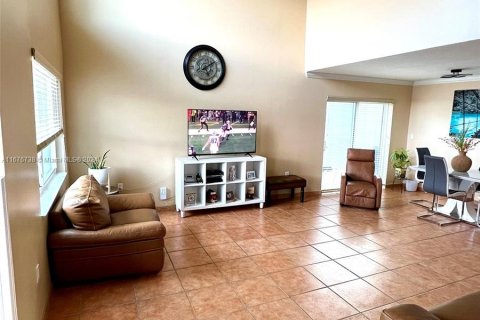 Casa en venta en Hialeah, Florida, 4 dormitorios, 200.3 m2 № 1401688 - foto 8