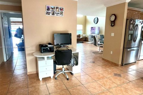 Casa en venta en Hialeah, Florida, 4 dormitorios, 200.3 m2 № 1401688 - foto 13