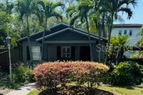 House in Tampa, Florida 2 bedrooms, 83.61 sq.m. № 1133619 - photo 1