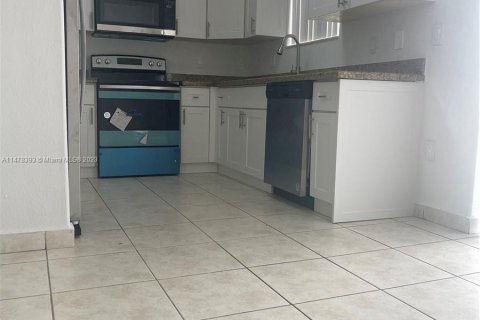 Townhouse in Hialeah, Florida 3 bedrooms, 123.37 sq.m. № 809910 - photo 8