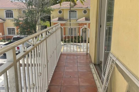 Townhouse in Hialeah, Florida 3 bedrooms, 123.37 sq.m. № 809910 - photo 30