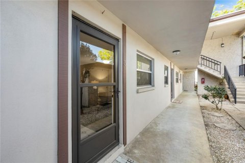 Condominio en venta en Largo, Florida, 1 dormitorio, 59.46 m2 № 1416921 - foto 1