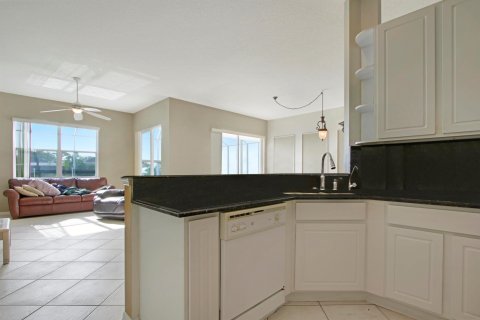 House in Jensen Beach, Florida 4 bedrooms, 220.83 sq.m. № 1104393 - photo 8