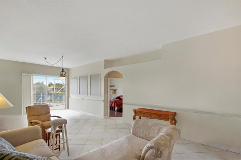 House in Jensen Beach, Florida 4 bedrooms, 220.83 sq.m. № 1104393 - photo 6
