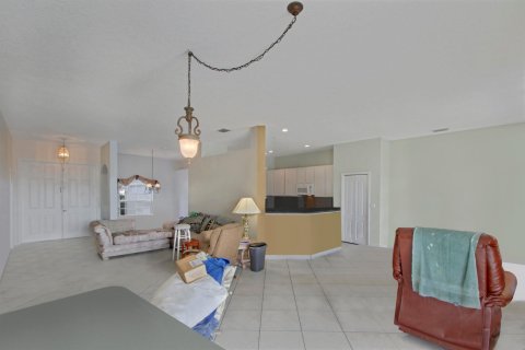 House in Jensen Beach, Florida 4 bedrooms, 220.83 sq.m. № 1104393 - photo 2