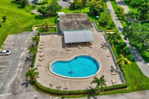 Condo in Deerfield Beach, Florida, 1 bedroom  № 1104411 - photo 15