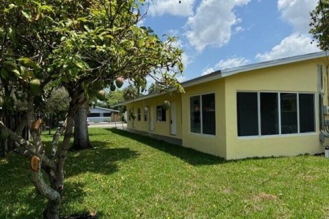 Commercial property in Fort Lauderdale, Florida 155.15 sq.m. № 1185265 - photo 15