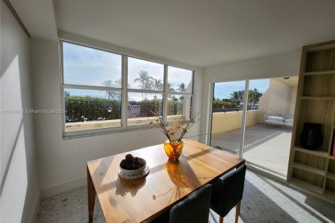 Condo in Miami Beach, Florida, 2 bedrooms  № 1329227 - photo 11