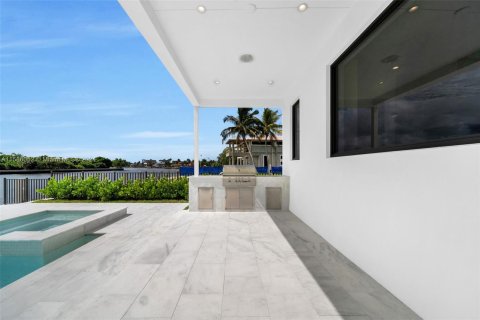 House in Fort Lauderdale, Florida 5 bedrooms, 495.35 sq.m. № 1173288 - photo 29