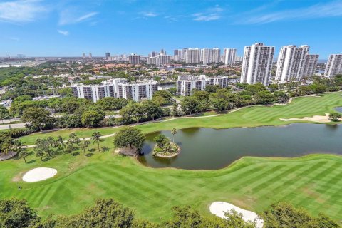 Condo in Aventura, Florida, 2 bedrooms  № 1182680 - photo 13