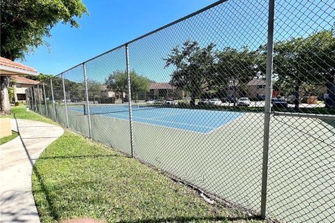 Condo in Hollywood, Florida, 2 bedrooms  № 1182654 - photo 13