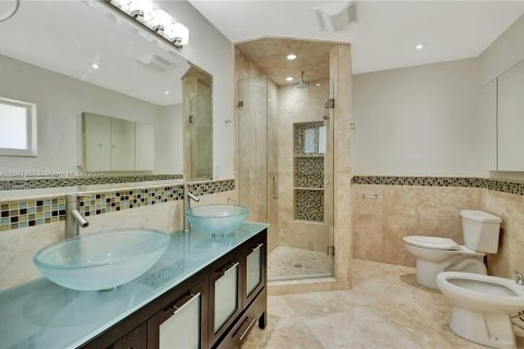 House in Key Biscayne, Florida 4 bedrooms, 238.39 sq.m. № 1318932 - photo 14