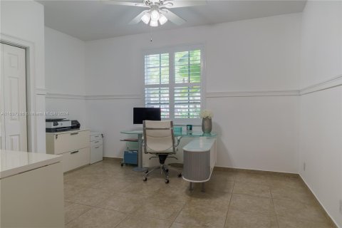 House in Weston, Florida 5 bedrooms, 249.81 sq.m. № 1309448 - photo 8