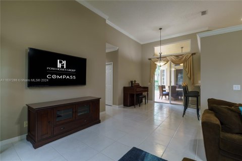 House in Weston, Florida 5 bedrooms, 249.81 sq.m. № 1309448 - photo 15