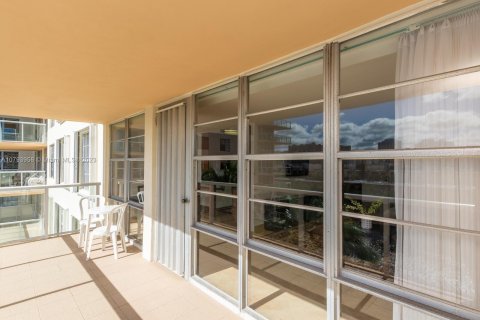 Condo in Sunny Isles Beach, Florida, 2 bedrooms  № 812620 - photo 6