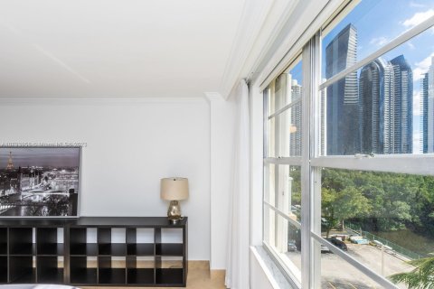 Condo in Sunny Isles Beach, Florida, 2 bedrooms  № 812620 - photo 20