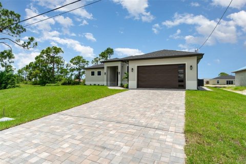 House in Cape Coral, Florida 4 bedrooms, 208.01 sq.m. № 1295650 - photo 11