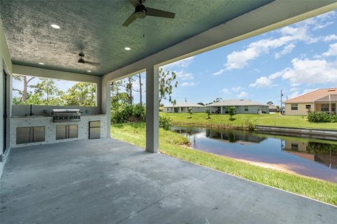 Casa en venta en Cape Coral, Florida, 4 dormitorios, 208.01 m2 № 1295650 - foto 3