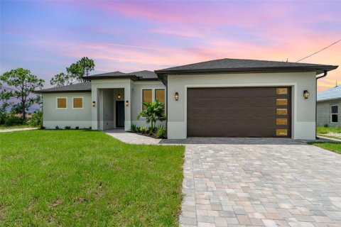 House in Cape Coral, Florida 4 bedrooms, 208.01 sq.m. № 1295650 - photo 1