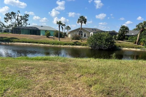 Terreno en venta en Rotonda, Florida № 1205410 - foto 1