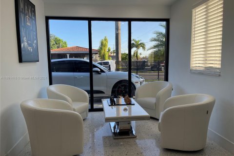 Casa en venta en Miami, Florida, 3 dormitorios, 141.86 m2 № 1441555 - foto 4