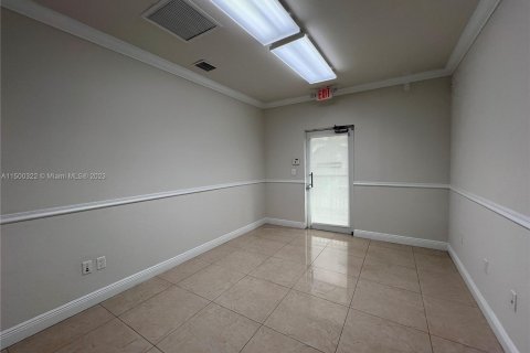 Immobilier commercial à vendre à Doral, Floride № 909434 - photo 15