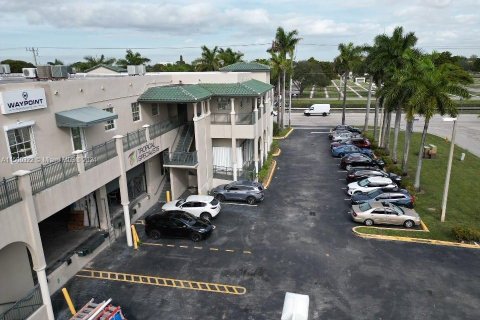 Commercial property in Doral, Florida № 909434 - photo 23