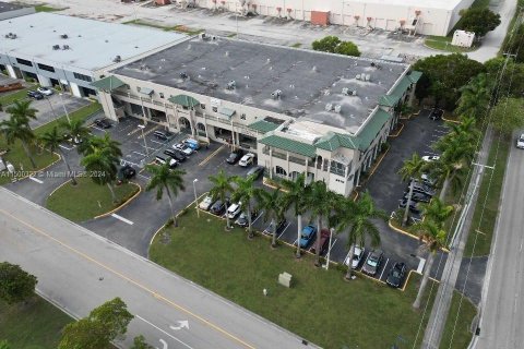 Купить коммерческую недвижимость в Дорал, Флорида № 909434 - фото 24