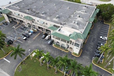Commercial property in Doral, Florida № 909434 - photo 22