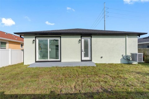 House in Tampa, Florida 3 bedrooms, 139.35 sq.m. № 1425736 - photo 6