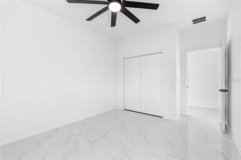 House in Tampa, Florida 3 bedrooms, 139.35 sq.m. № 1425736 - photo 25