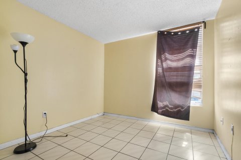 Condo in Miami, Florida, 2 bedrooms  № 1104693 - photo 9